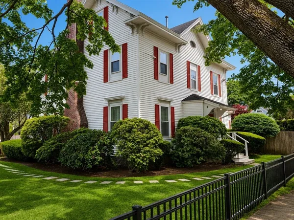 $995,000 | 20 Ocean Avenue, Unit 4, Marblehead, MA 01945