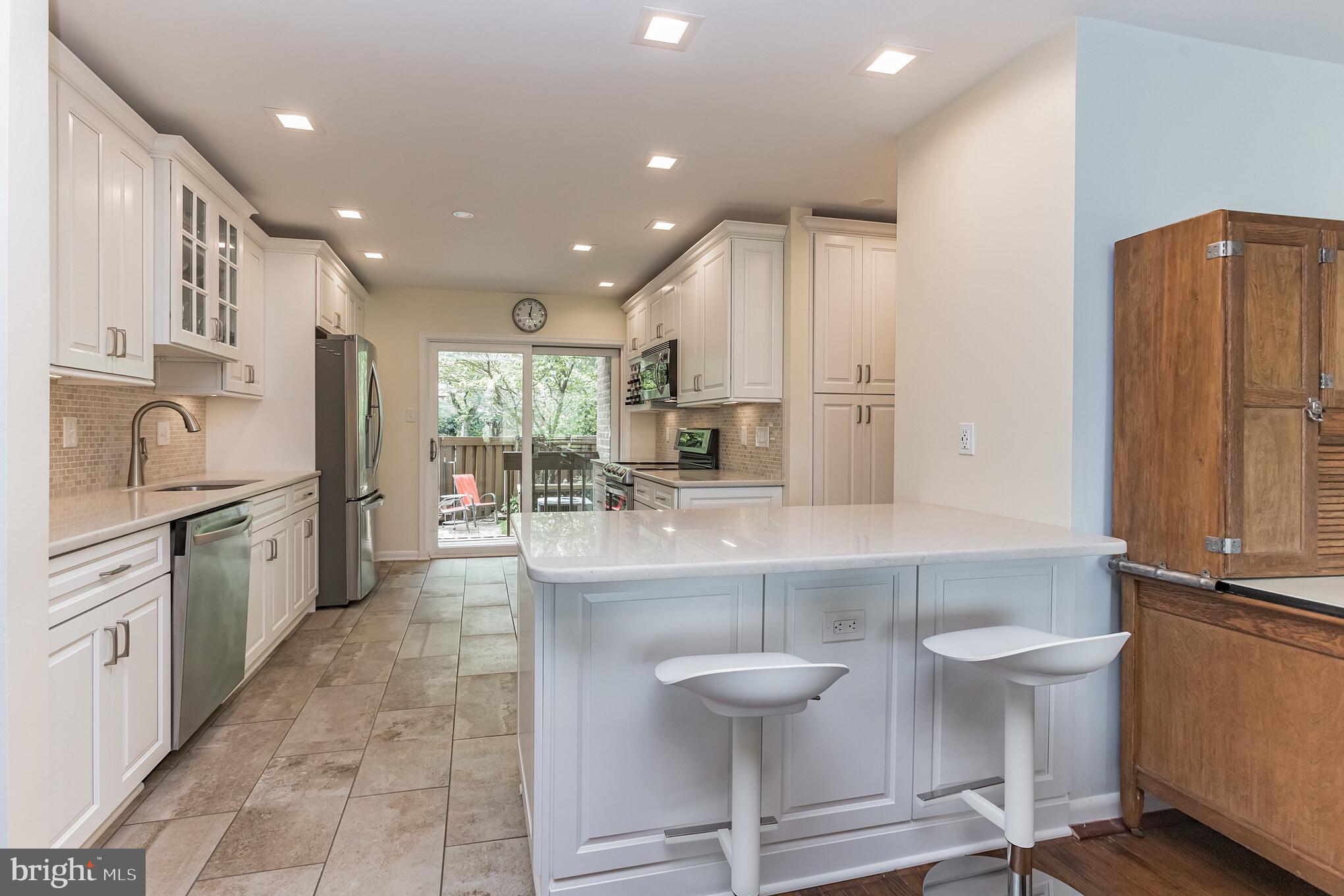 11224 Lagoon Lane Reston, VA 20191 - Photo 10 of 39