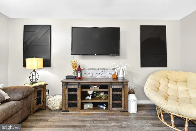 a view of a kitchen area