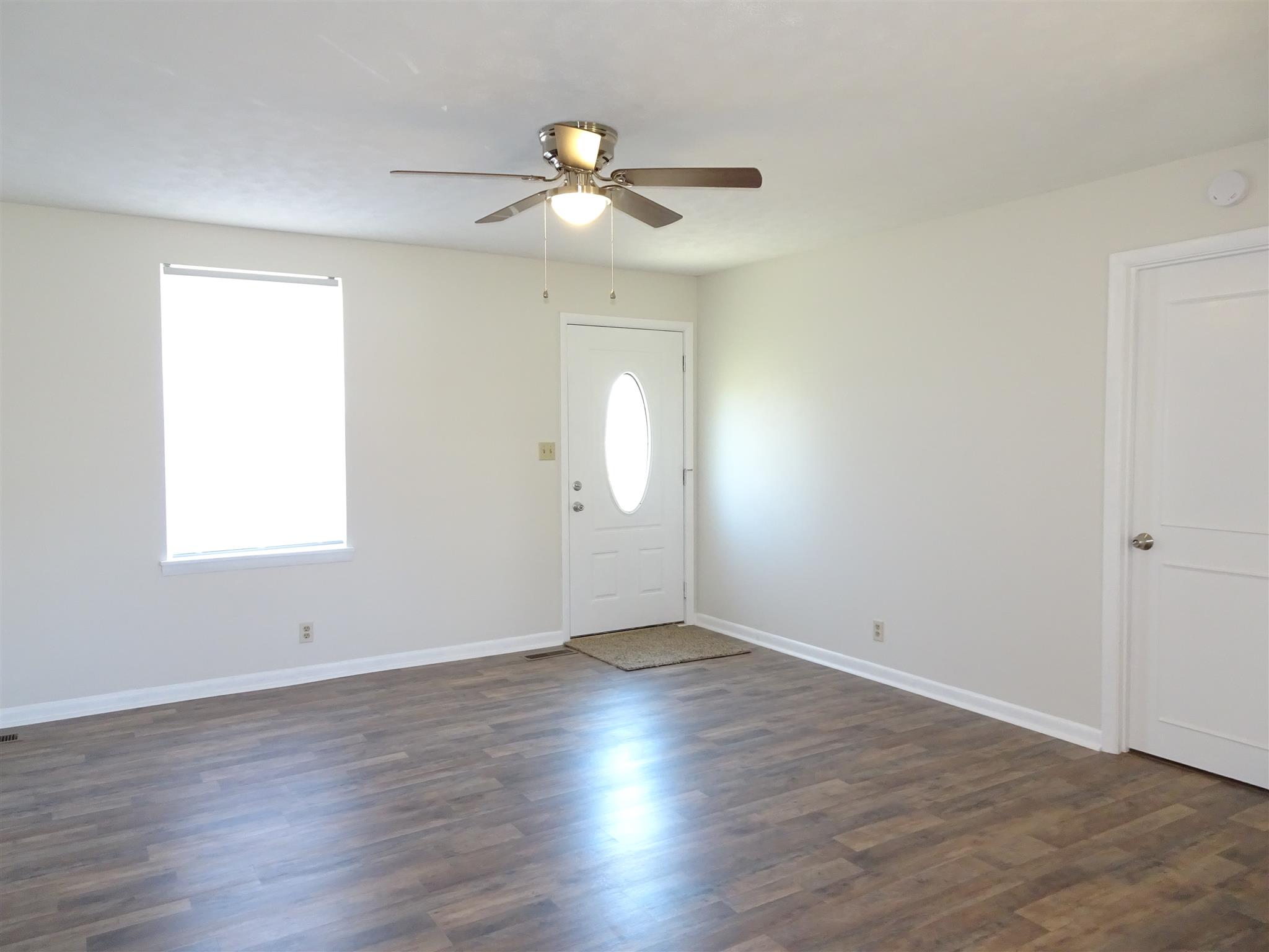 2222 Stokes Road Clarksville, TN 37043 - Photo 2 of 14 GREATROOM W/ LAMINATE FLOORING