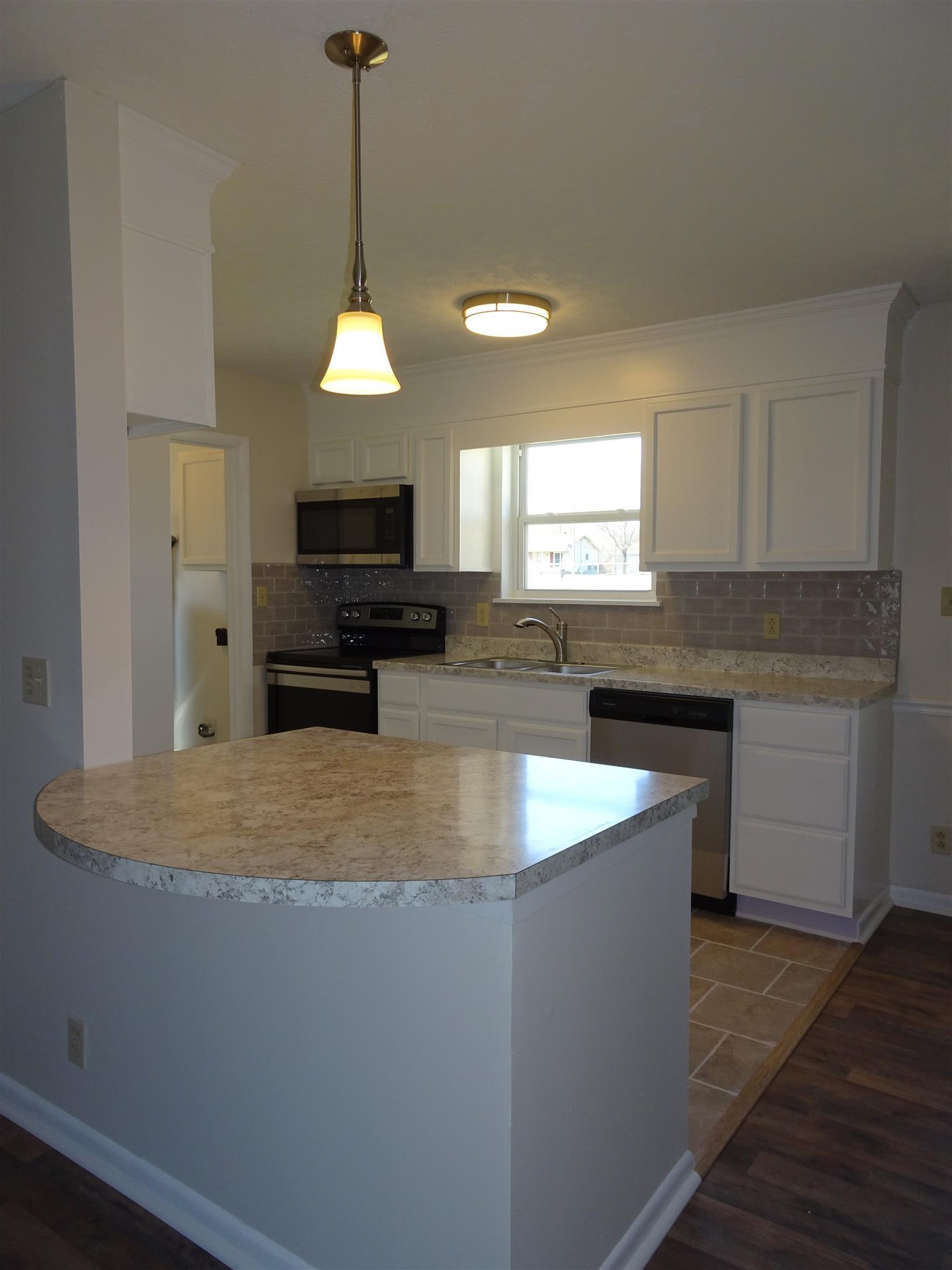 2222 Stokes Road Clarksville, TN 37043 - Photo 3 of 14 KITCHEN W/ BREAKFAST BAR & S/S APPLIANCES