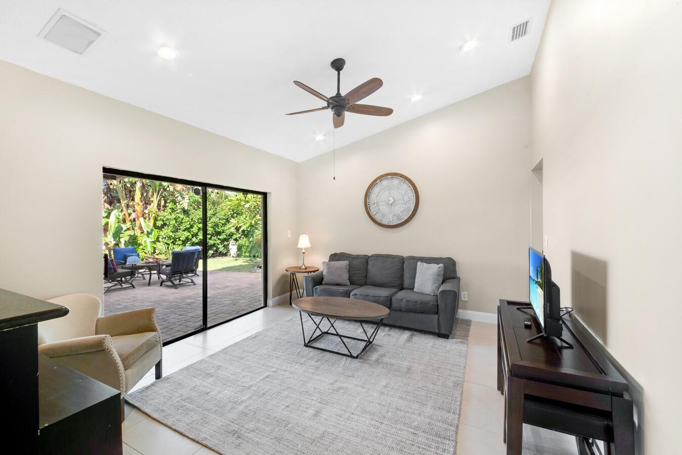 399 Apache Lane Boca Raton, FL 33487 - Photo 14 of 41 Family Room