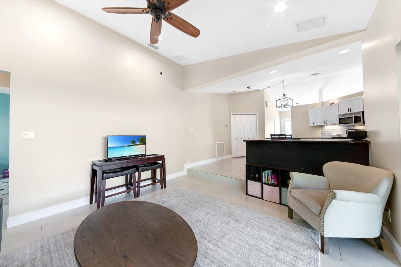 399 Apache Lane Boca Raton, FL 33487 - Photo 15 of 41 Neutral Decor