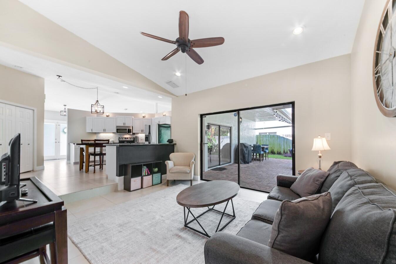 399 Apache Lane Boca Raton, FL 33487 - Photo 16 of 41 Natural Light