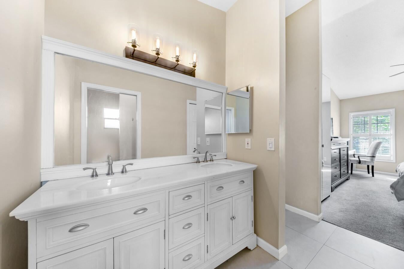 399 Apache Lane Boca Raton, FL 33487 - Photo 19 of 41 Double Sinks
