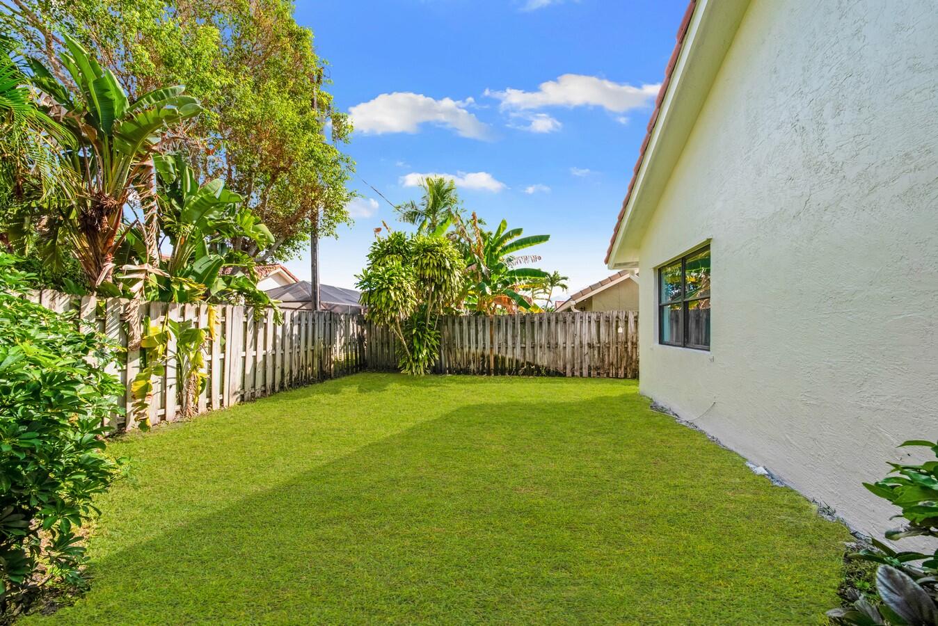 399 Apache Lane Boca Raton, FL 33487 - Photo 28 of 41 Yard