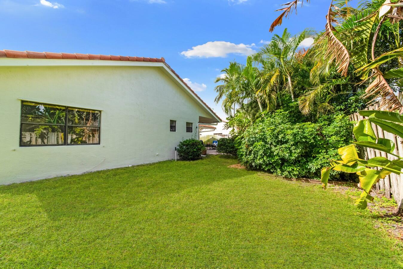 399 Apache Lane Boca Raton, FL 33487 - Photo 29 of 41 Yard