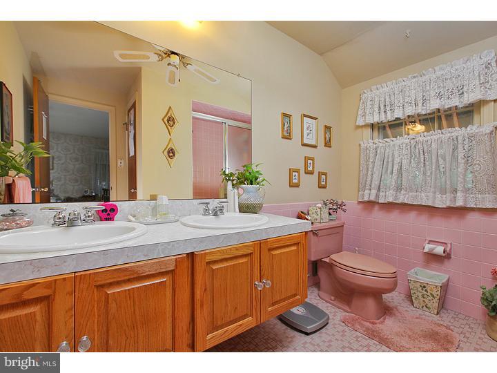 324 Nottingham Road Woodbury, NJ 08096 - Photo 14 of 24 Master Bathroom