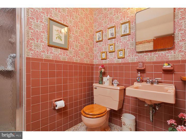 324 Nottingham Road Woodbury, NJ 08096 - Photo 20 of 24 Bathroom