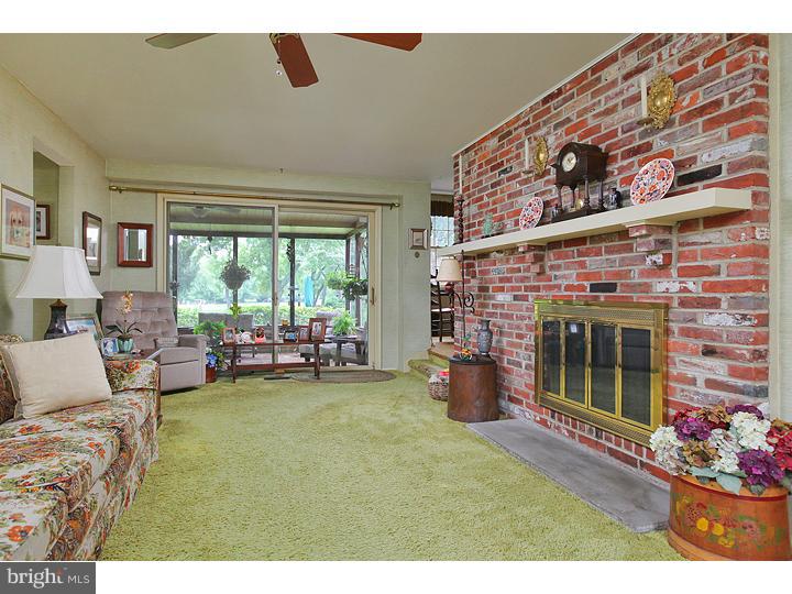 324 Nottingham Road Woodbury, NJ 08096 - Photo 9 of 24 Family Room
