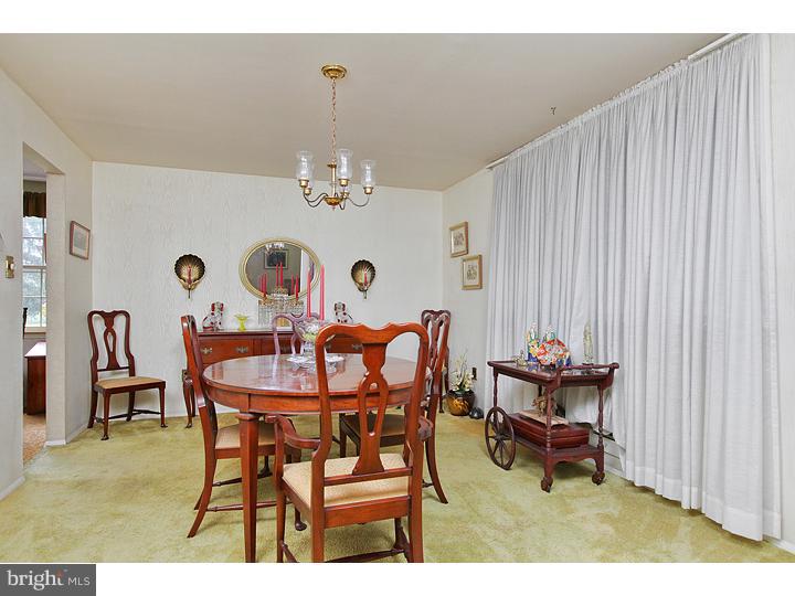 324 Nottingham Road Woodbury, NJ 08096 - Photo 10 of 24 Dining Room