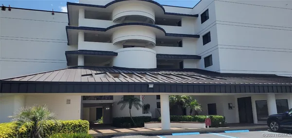 a close view of sink