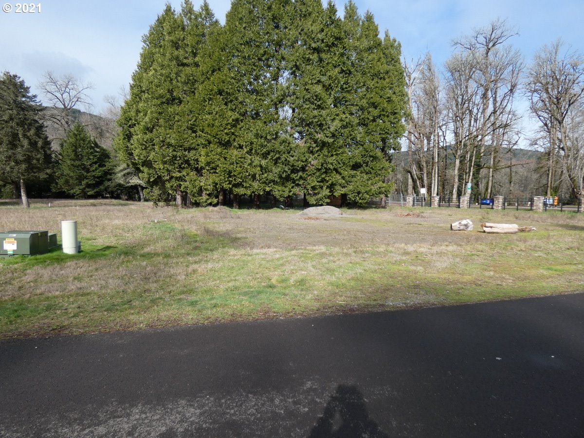 Omlid Drive, Unit 15 Springfield, OR 97478 - Photo 5 of 12 Gallery Image 5
