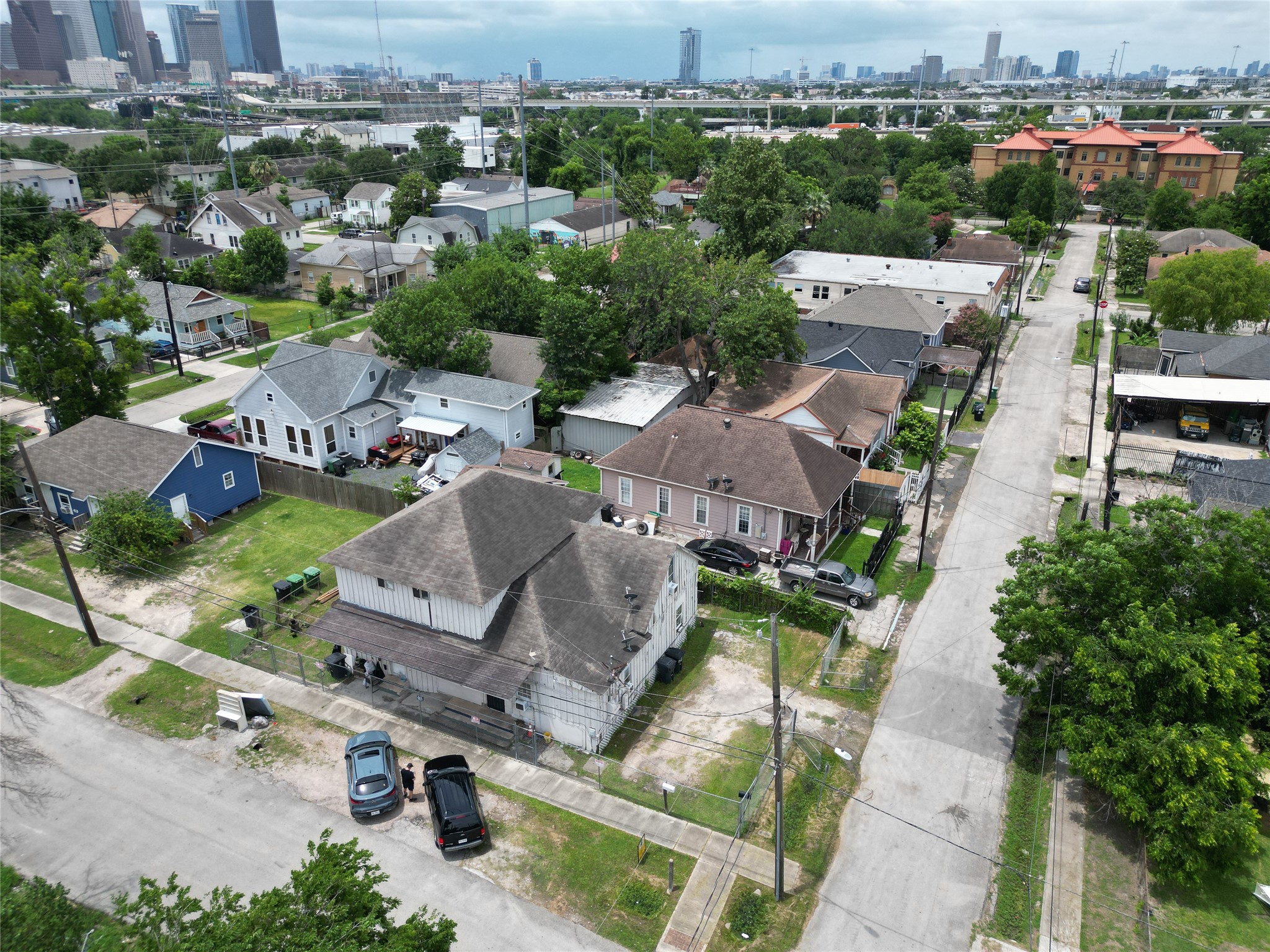 418 Bishop Street Houston, TX 77009 - Photo 1 of 32 an aerial view of a