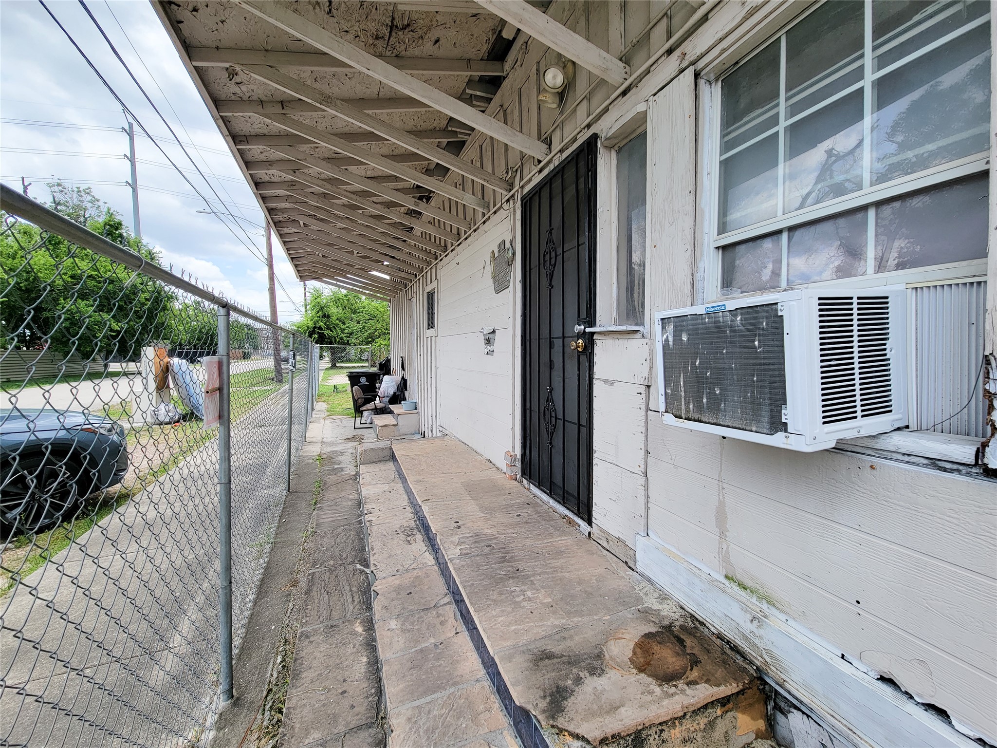 418 Bishop Street Houston, TX 77009 - Photo 16 of 32 a view of a porch