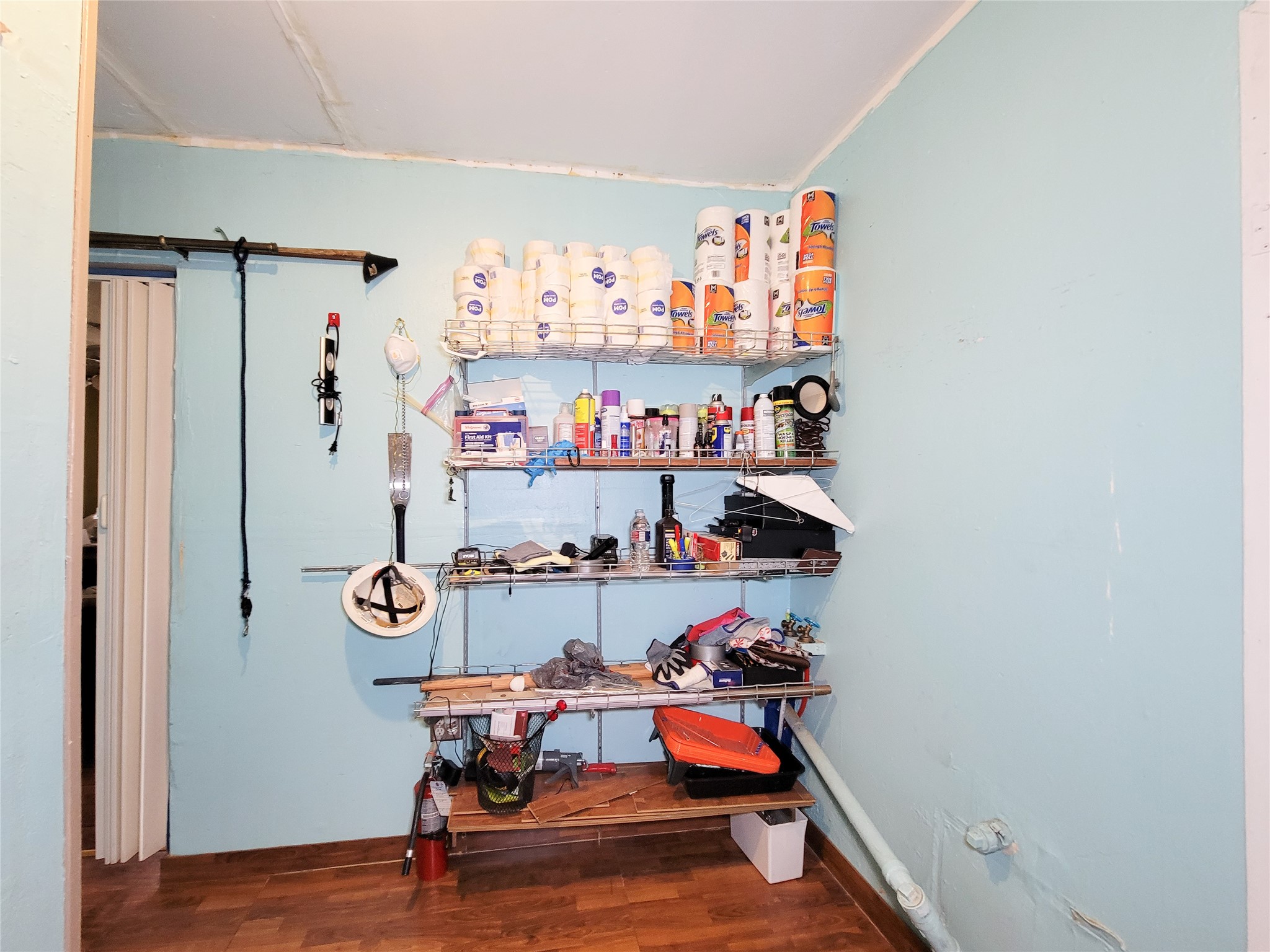 418 Bishop Street Houston, TX 77009 - Photo 20 of 32 a view of a workspace with furniture and toys