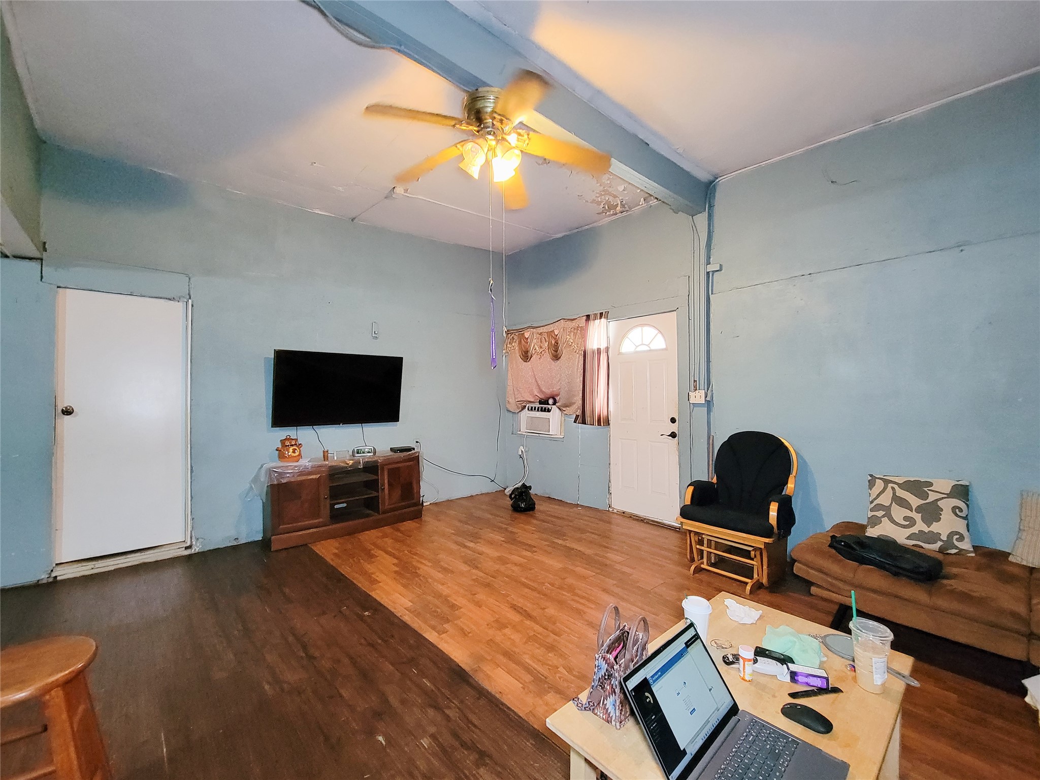 418 Bishop Street Houston, TX 77009 - Photo 2 of 32 a bedroom with a bed and a flat screen tv