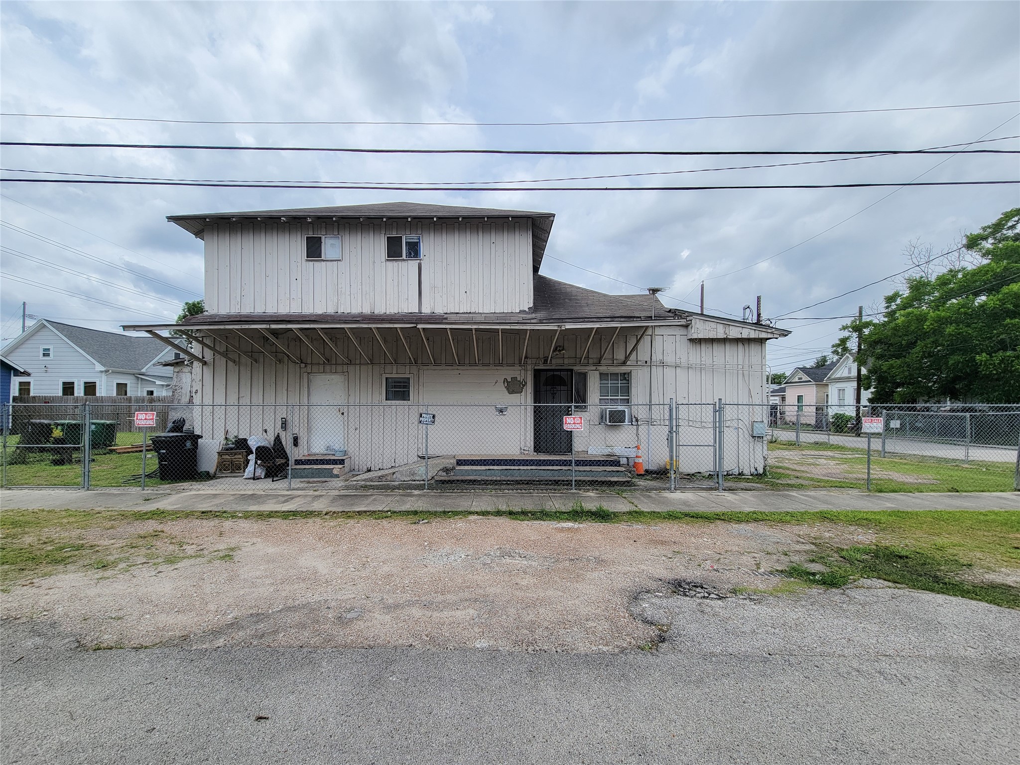 418 Bishop Street Houston, TX 77009 - Photo 30 of 32 a view of a street with a street