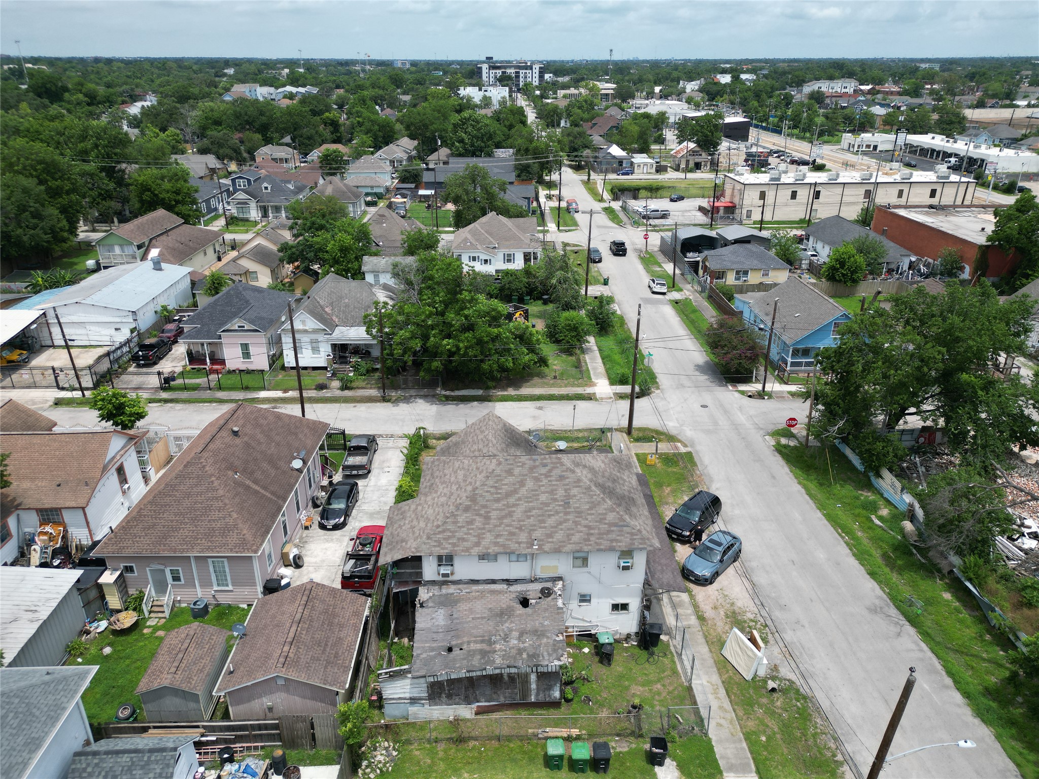 418 Bishop Street Houston, TX 77009 - Photo 31 of 32 an aerial view of residential houses with outdoor space