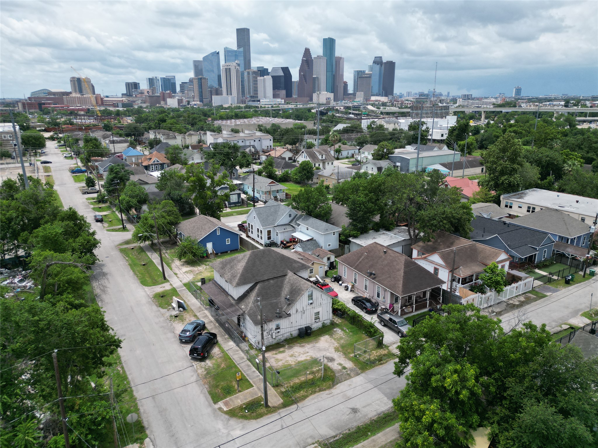 418 Bishop Street Houston, TX 77009 - Photo 32 of 32 an aerial view of a city with lots of residential buildings