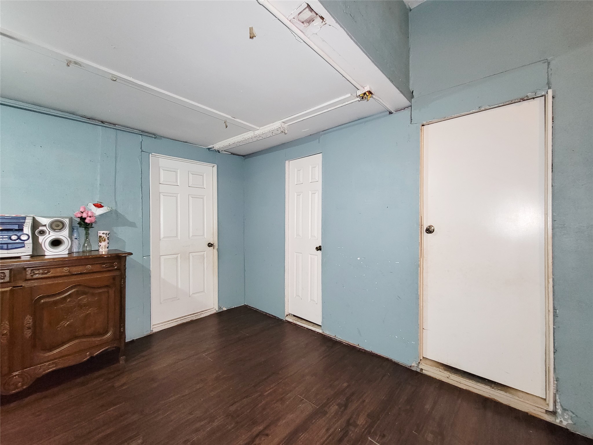 418 Bishop Street Houston, TX 77009 - Photo 5 of 32 a view of a kitchen with wooden floor and electronic appliances