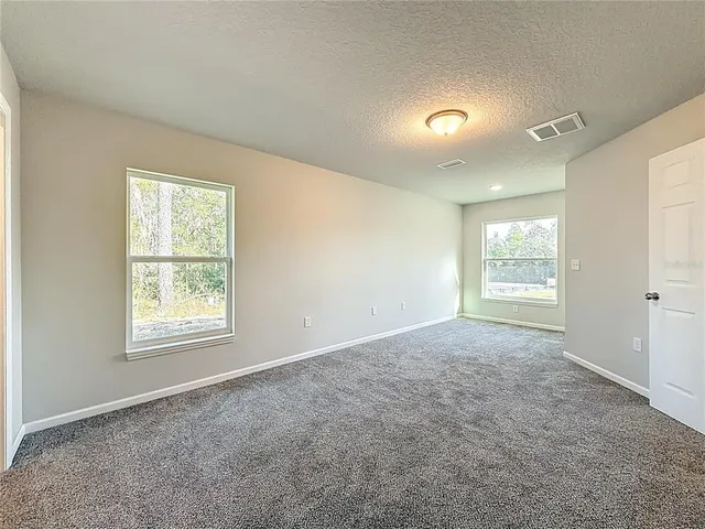 a view of livingroom with furniture