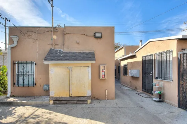$1,100,000 | 10606-10608 Avalon Boulevard, Los Angeles, CA 90003