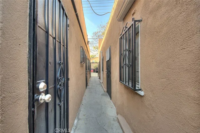$1,100,000 | 10606-10608 Avalon Boulevard, Los Angeles, CA 90003