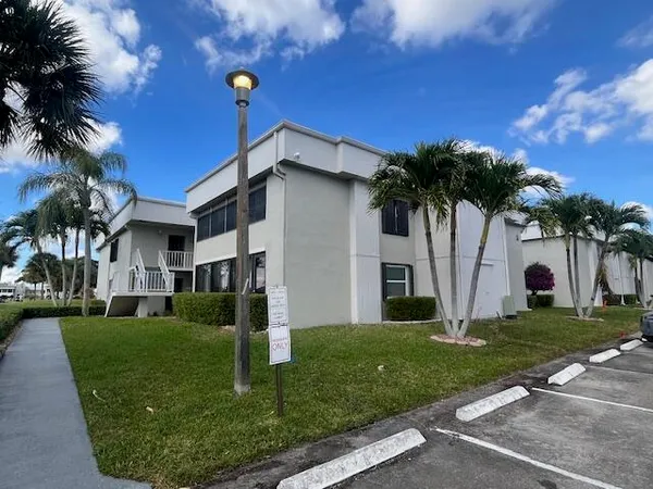 $94,900 | 27 Capri A, Unit A, Delray Beach, FL 33484
