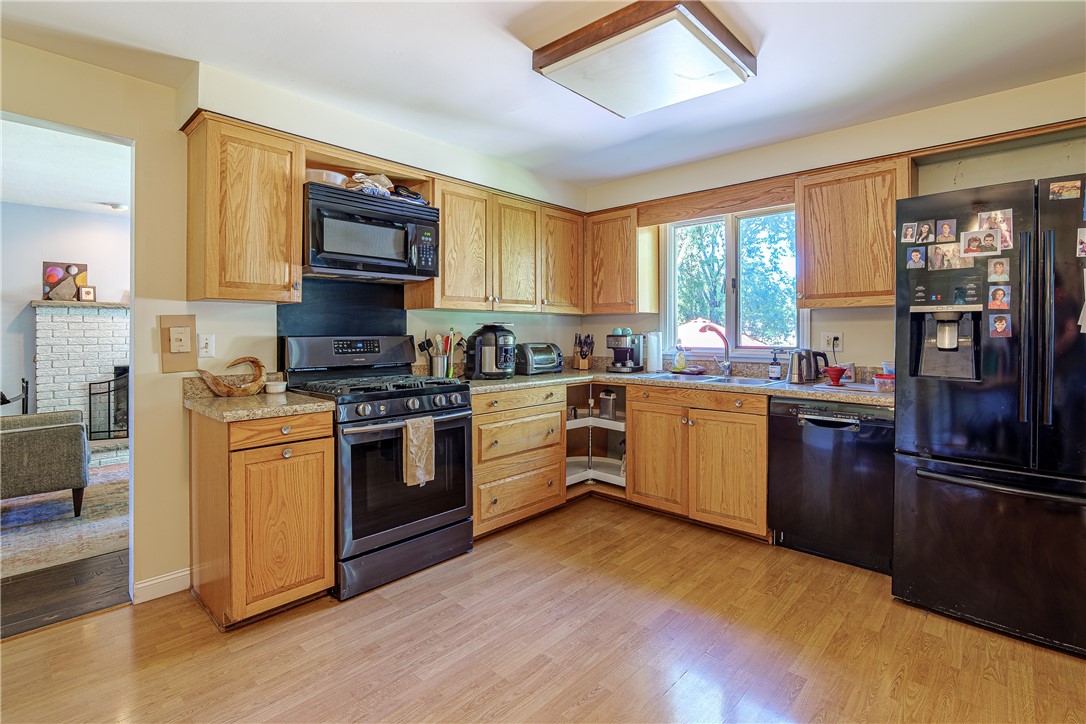96 Havenshire Road Rochester, NY 14625 - Photo 12 of 37 Gallery Image 12