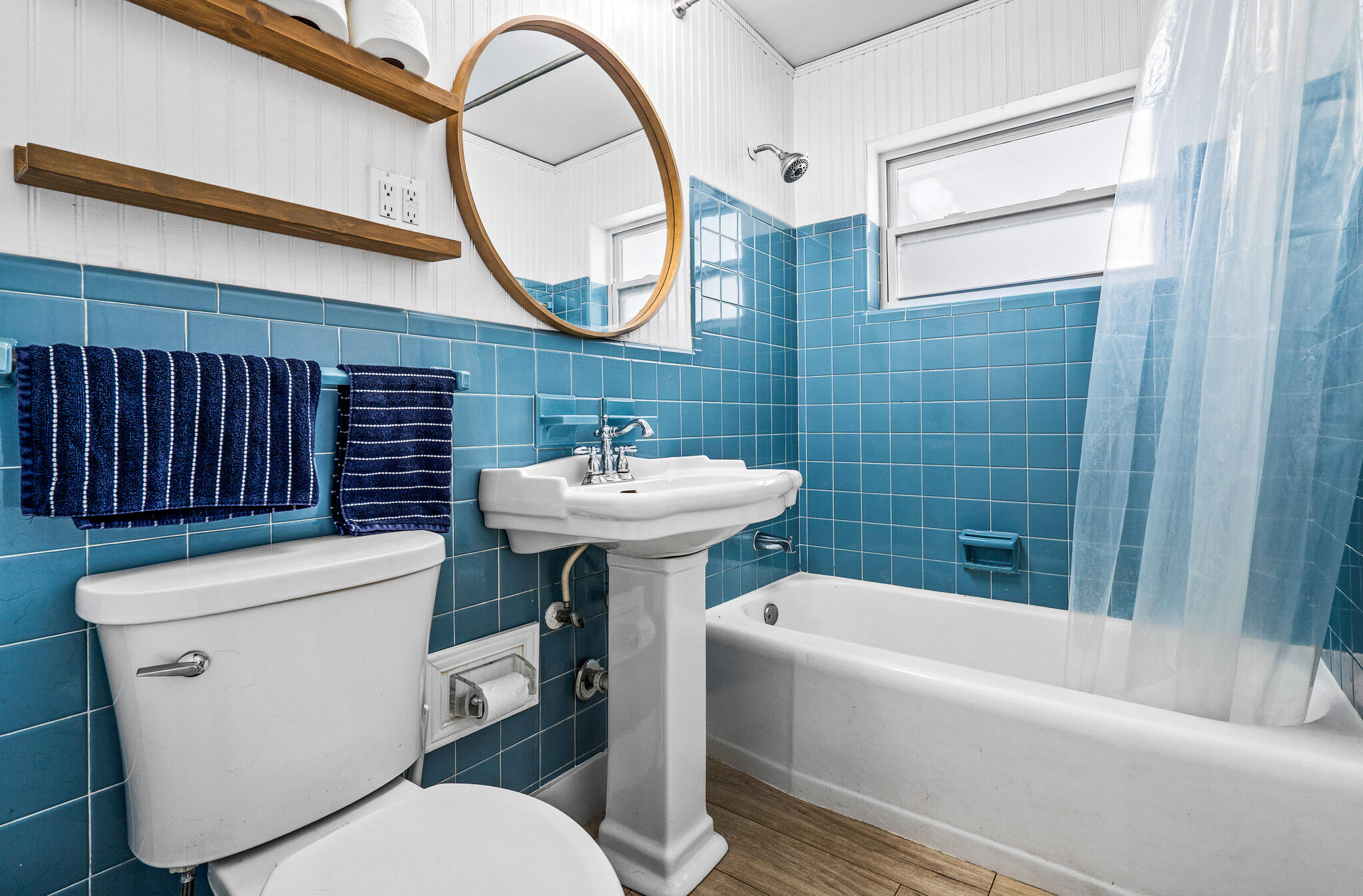 520 Flotilla Road North Palm Beach, FL 33408 - Photo 21 of 30 a bathroom with a sink a toilet and bathtub