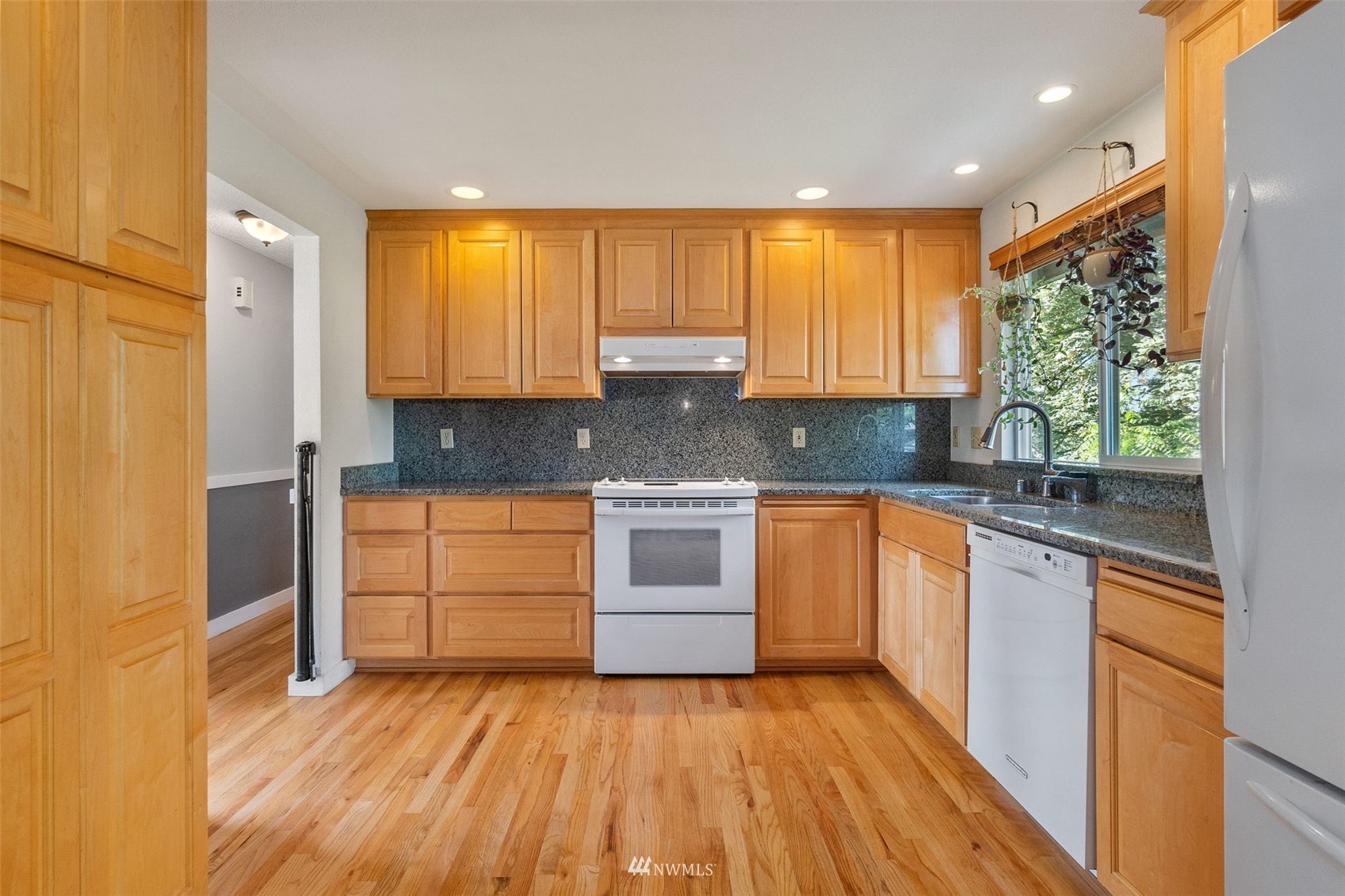 19727 143rd Place Southeast Renton, WA 98058 - Photo 4 of 40 Gallery Image 4