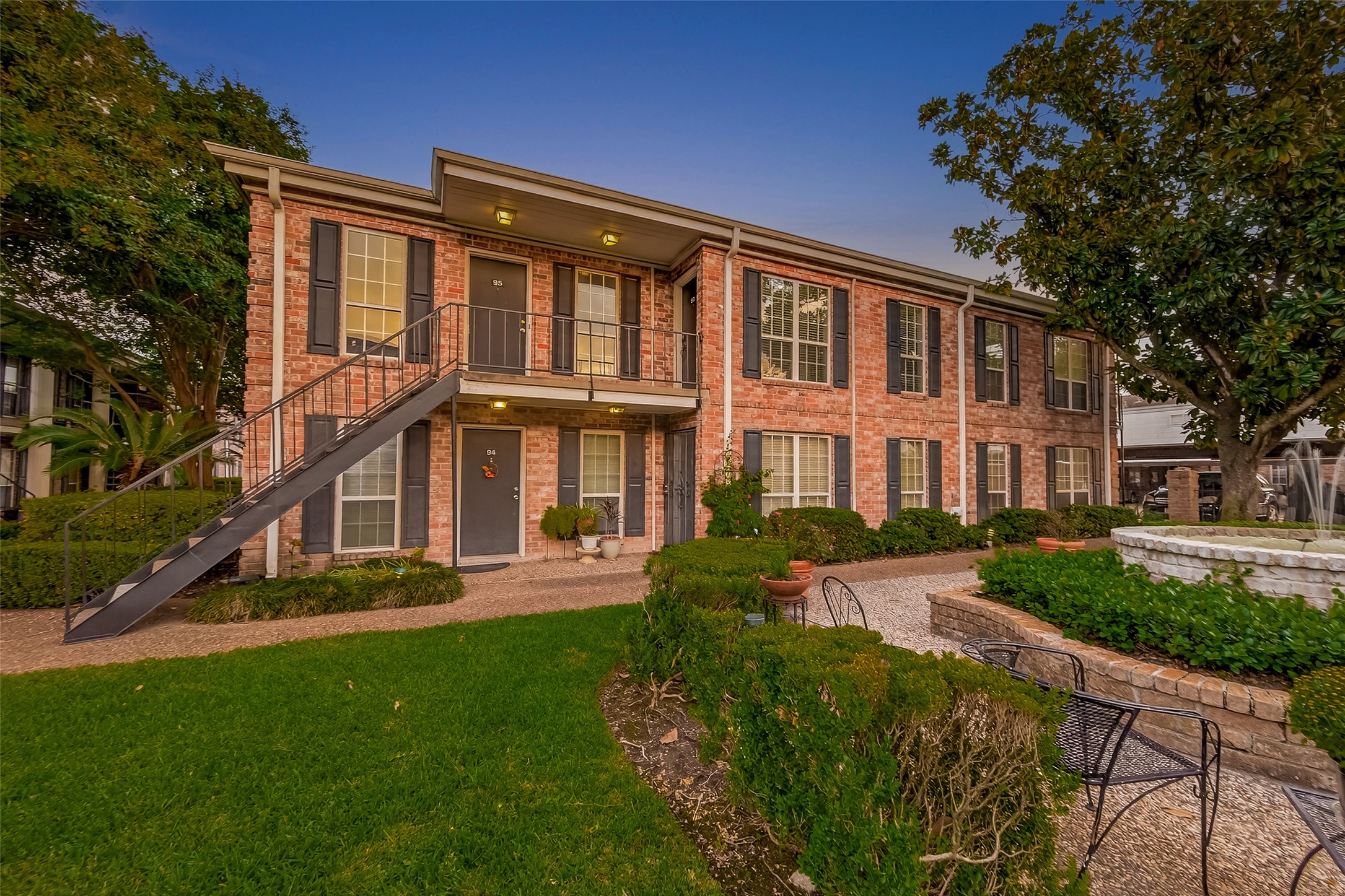 6410 Del Monte Drive, Unit 93 Houston, TX 77057 - Photo 18 of 19 a front view of a house with a yard