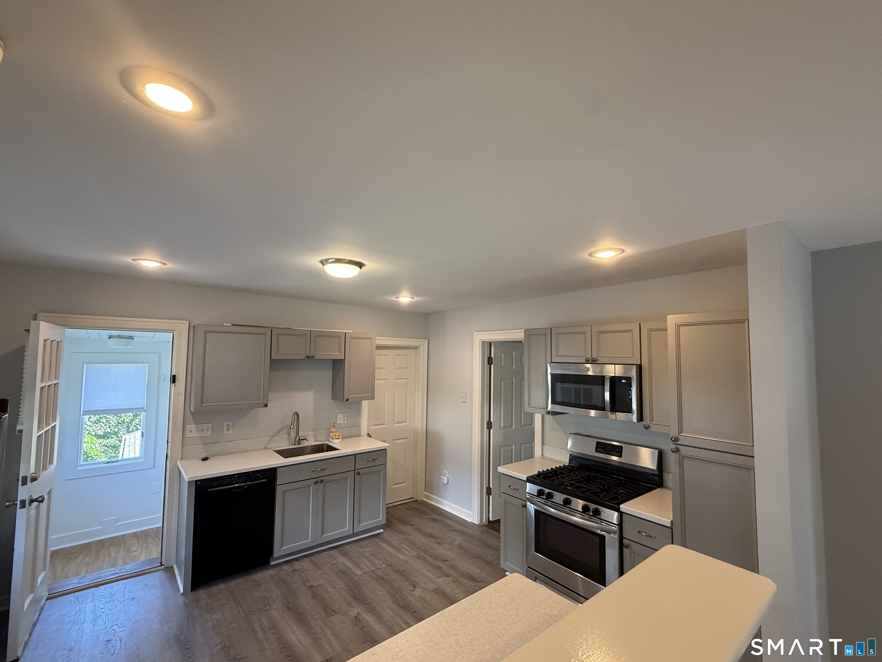 287 Old Stratfield Road Fairfield, CT 06825 - Photo 9 of 20 Gallery Image 9