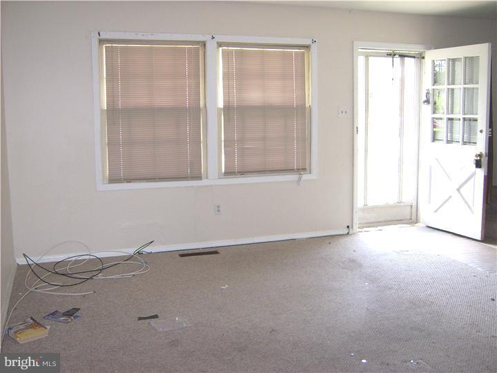 25 Ridgewood Place Willingboro, NJ 08046 - Photo 2 of 13 Living Room