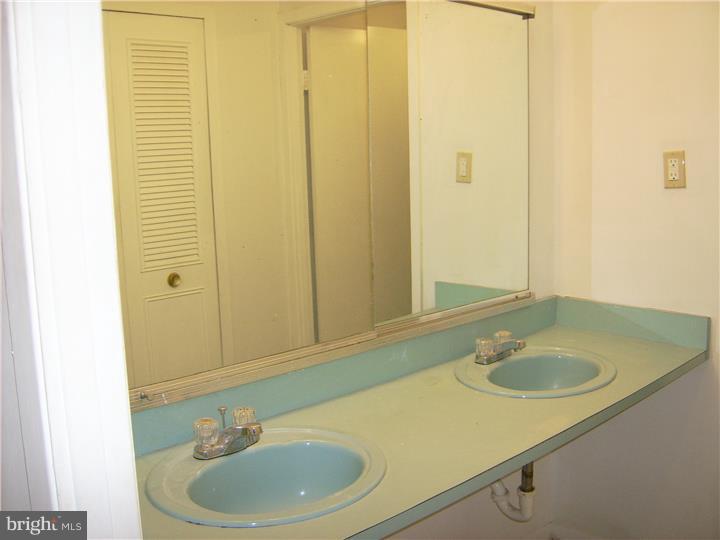 25 Ridgewood Place Willingboro, NJ 08046 - Photo 13 of 13 Bathroom