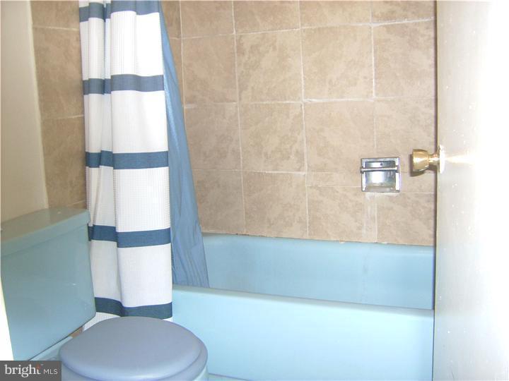 25 Ridgewood Place Willingboro, NJ 08046 - Photo 6 of 13 Bathroom