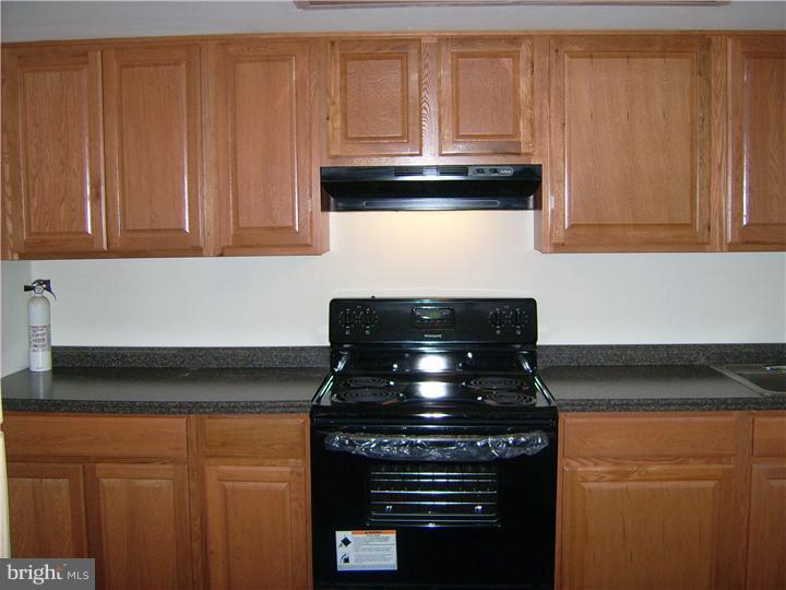 25 Ridgewood Place Willingboro, NJ 08046 - Photo 9 of 13 Kitchen