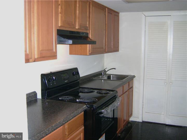 25 Ridgewood Place Willingboro, NJ 08046 - Photo 10 of 13 Kitchen