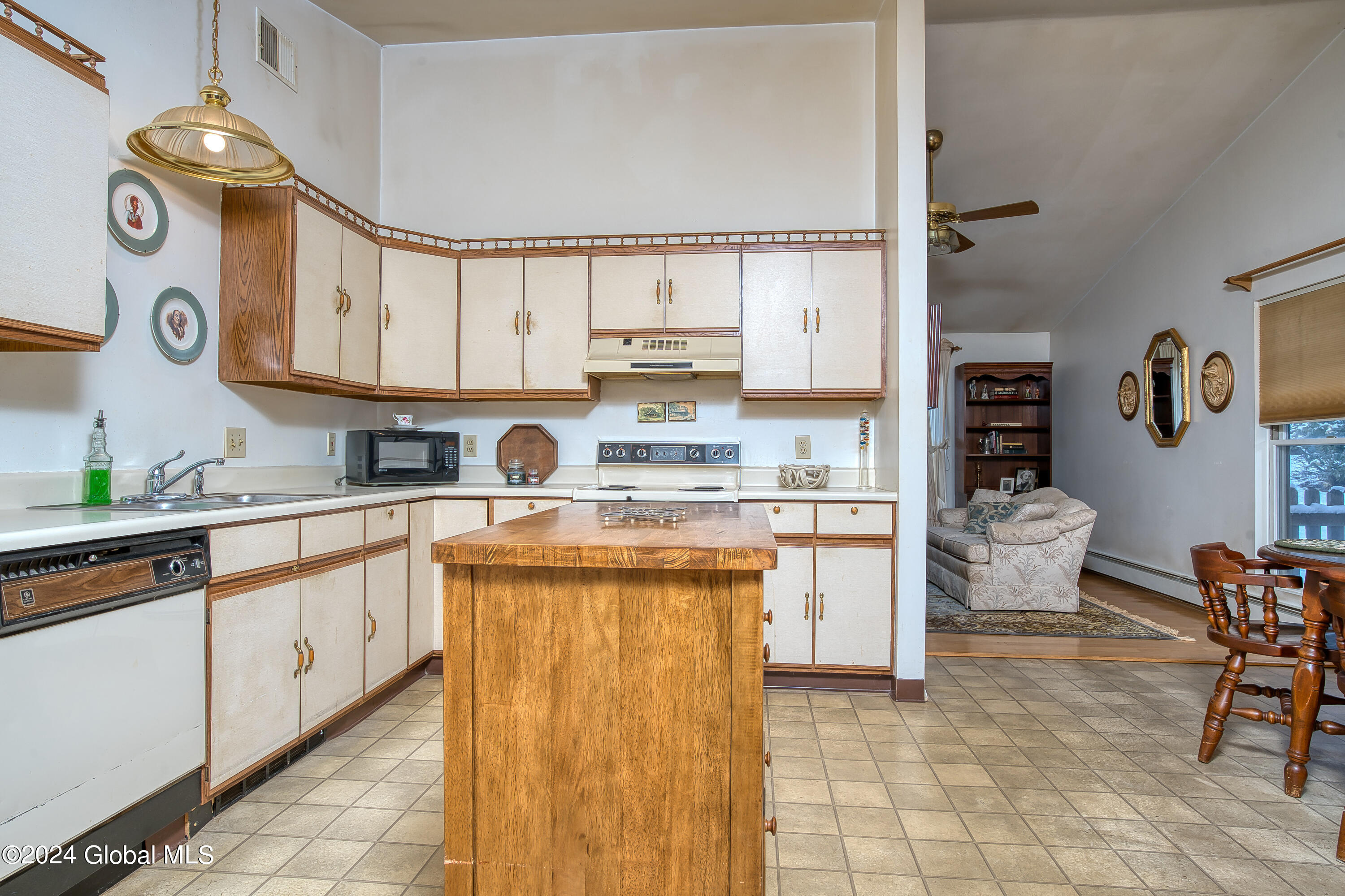 35 Meadow Rue Place Malta, NY 12020 - Photo 13 of 31 Kitchen