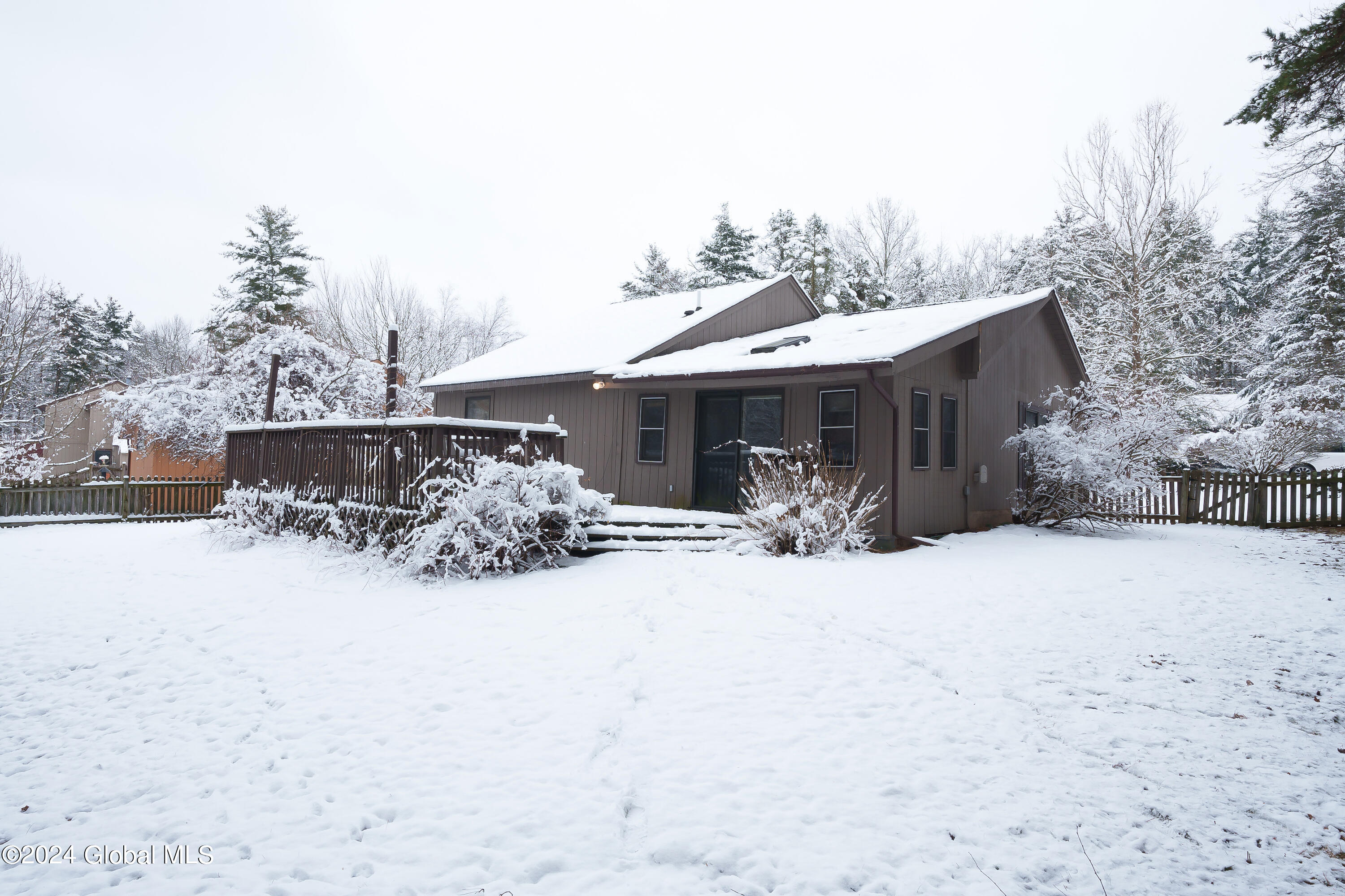 35 Meadow Rue Place Malta, NY 12020 - Photo 4 of 31 Backyard