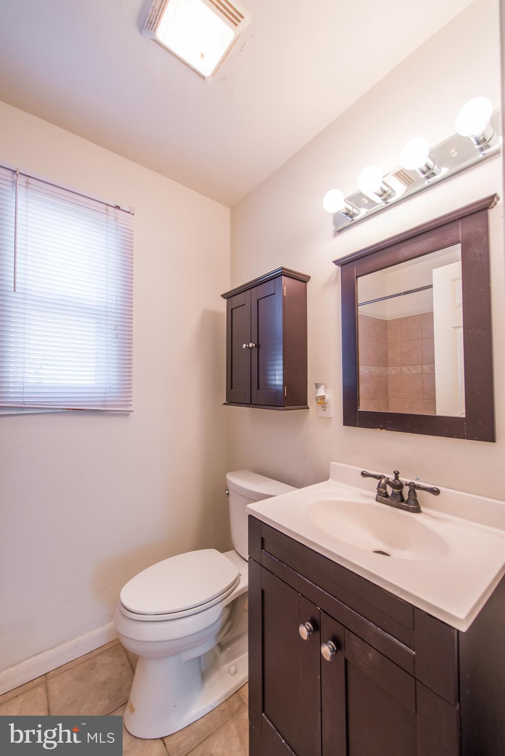4055 Adams Drive Silver Spring, MD 20902 - Photo 23 of 40 Main level bath