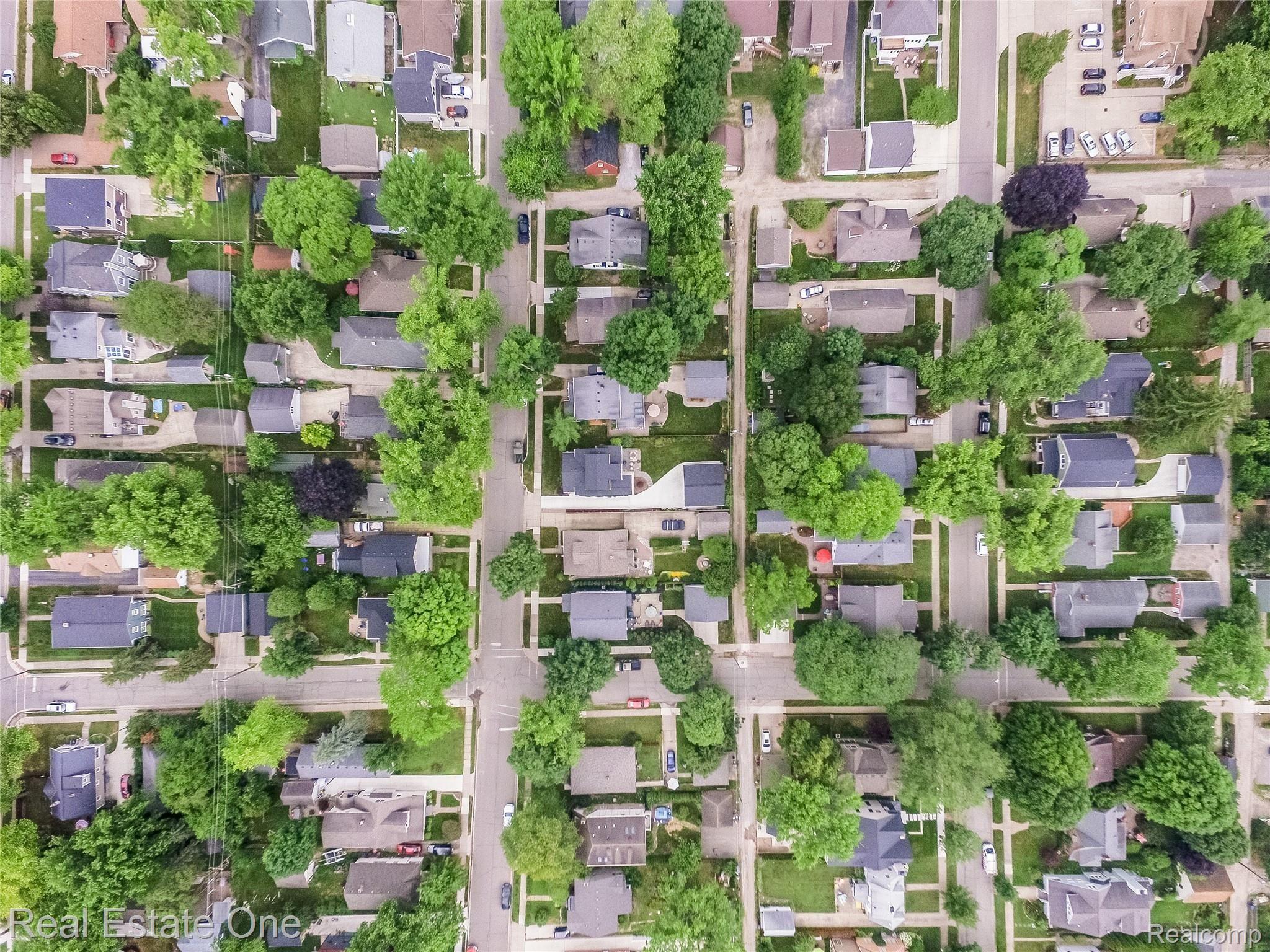 416 North Castell Avenue Rochester, MI 48307 - Photo 46 of 47 Drone shot-best driveway in neighborhood