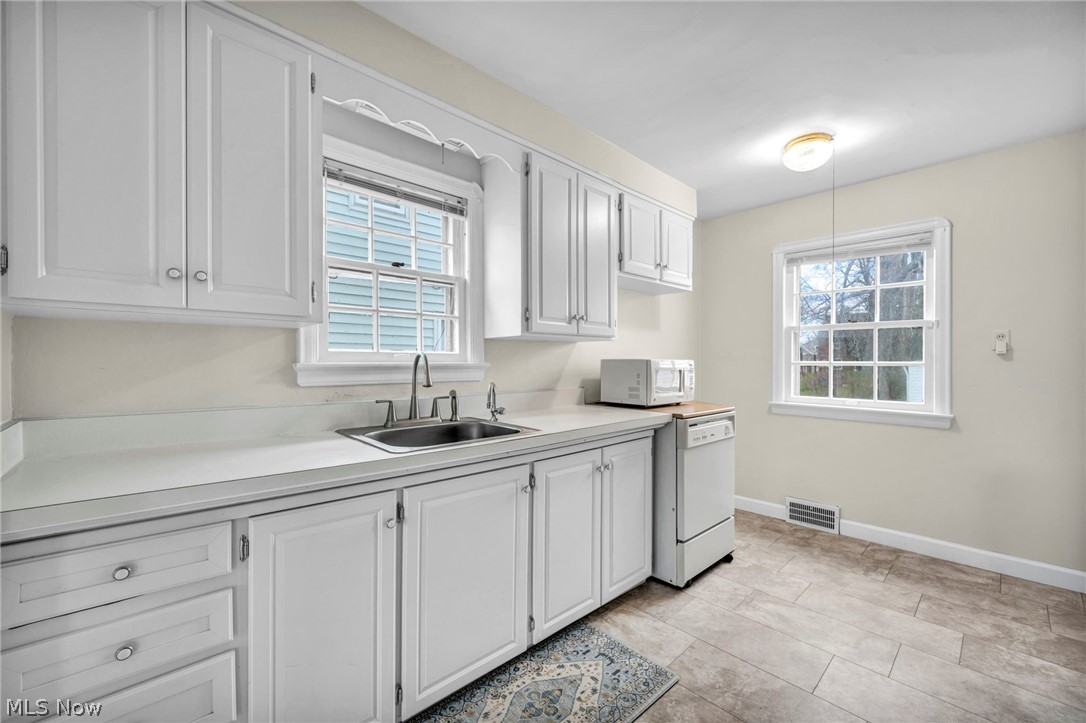 3637 Silsby Road University Heights, OH 44118 - Photo 20 of 49