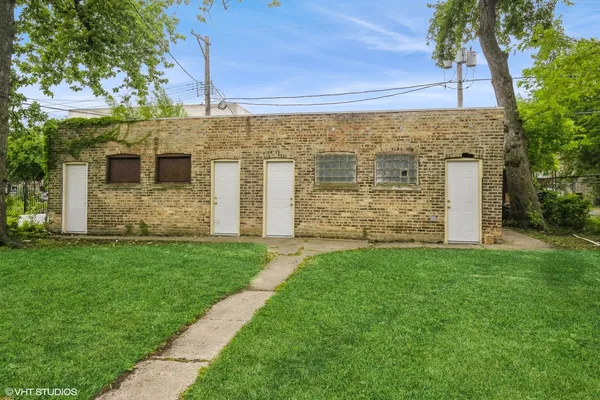 front view of house with a yard