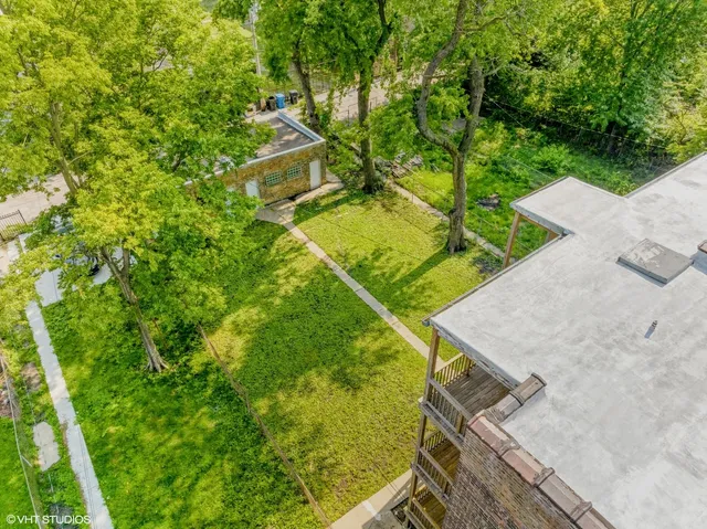 a view of an outdoor space