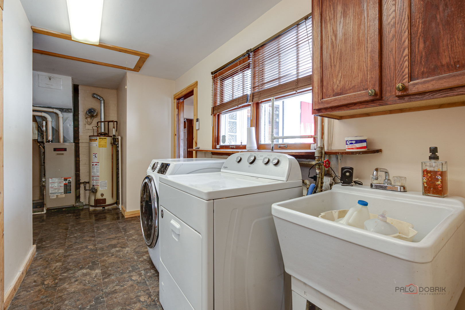 15983 West Wadsworth Road Wadsworth, IL 60083 - Photo 18 of 32 a utility room with dryer and washer