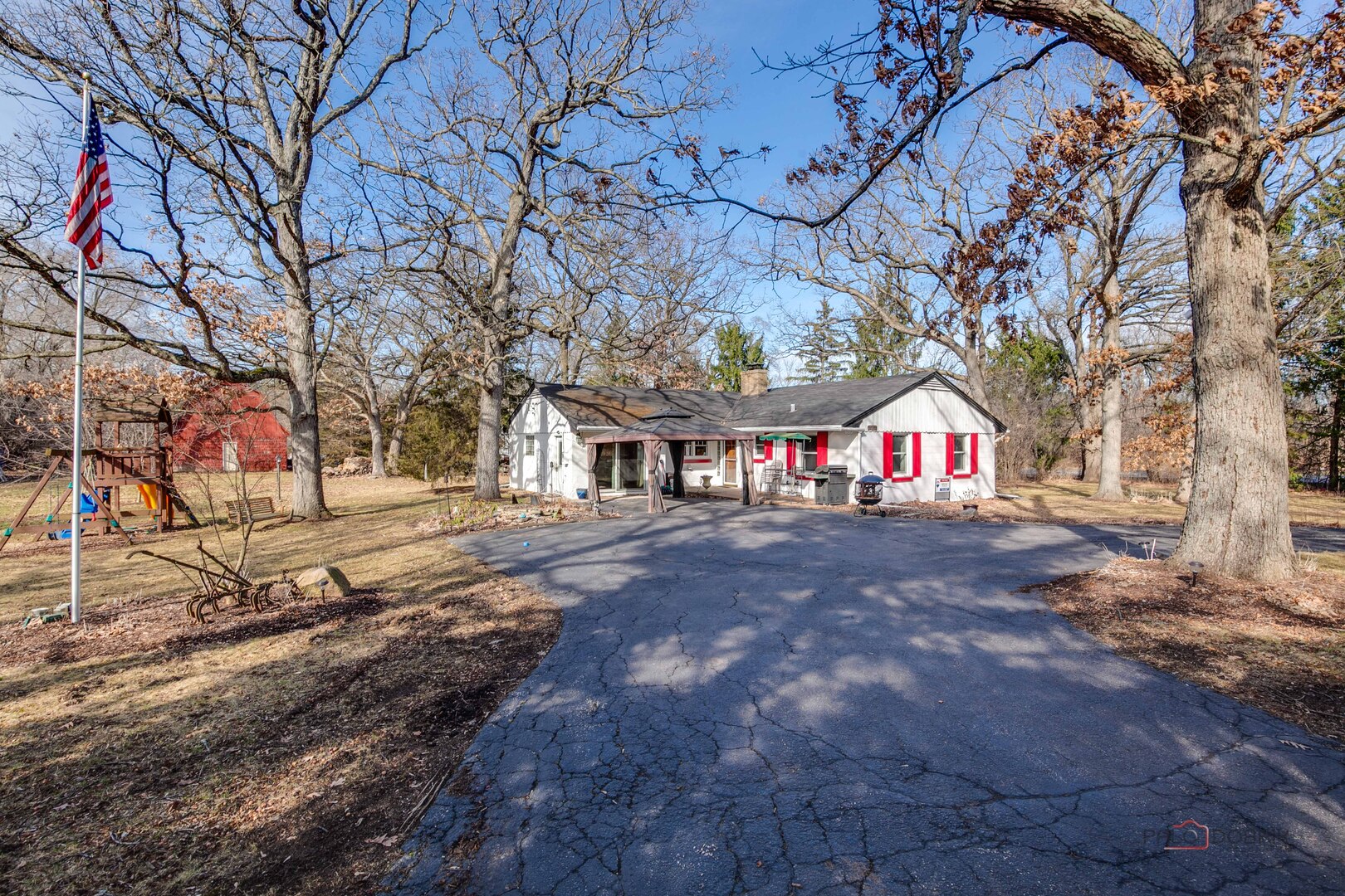 15983 West Wadsworth Road Wadsworth, IL 60083 - Photo 20 of 32 a view of multiple houses with yard