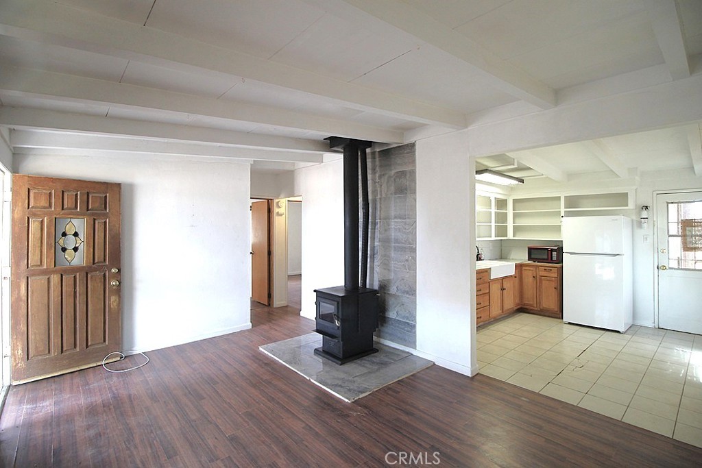 21212 Rainbow Road Hinkley, CA 92347 - Photo 7 of 32