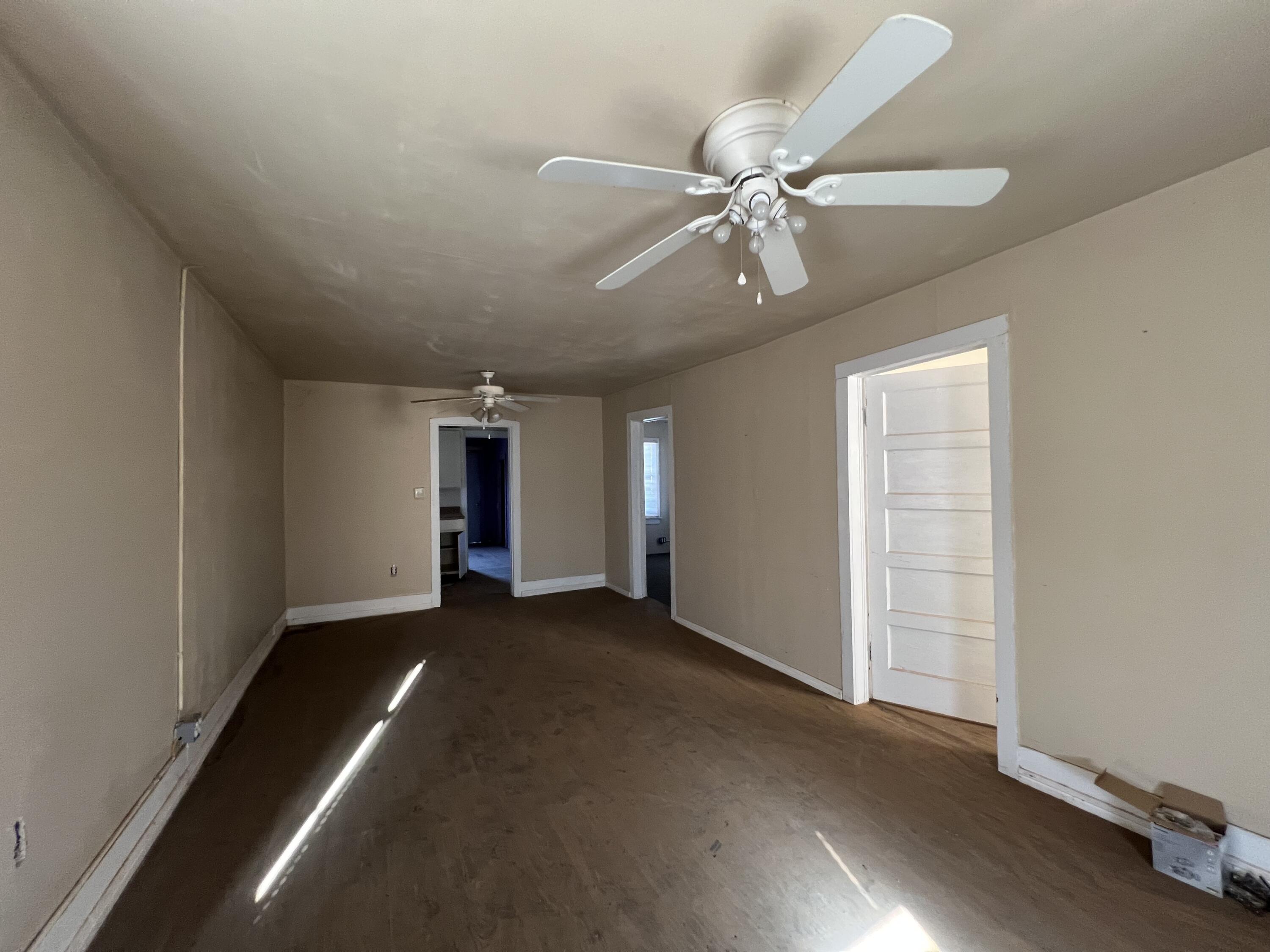 340 West Panhandle Street Slaton, TX 79364 - Photo 9 of 30 IMG_7863